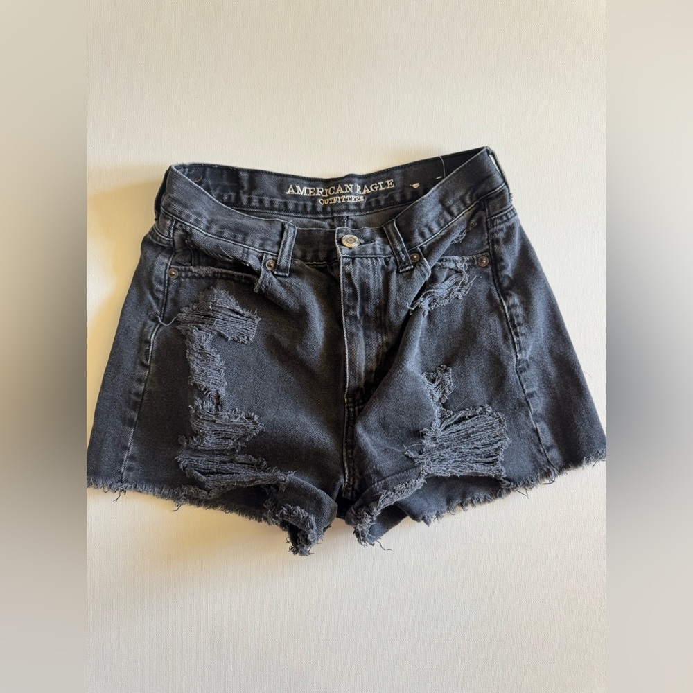✨American Eagle Outfitters Women's Black Distressed Mom Shorts✨